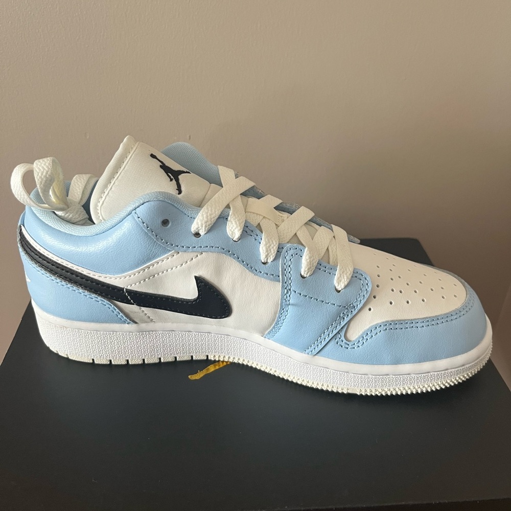 Light blue Jordan 1 Lows